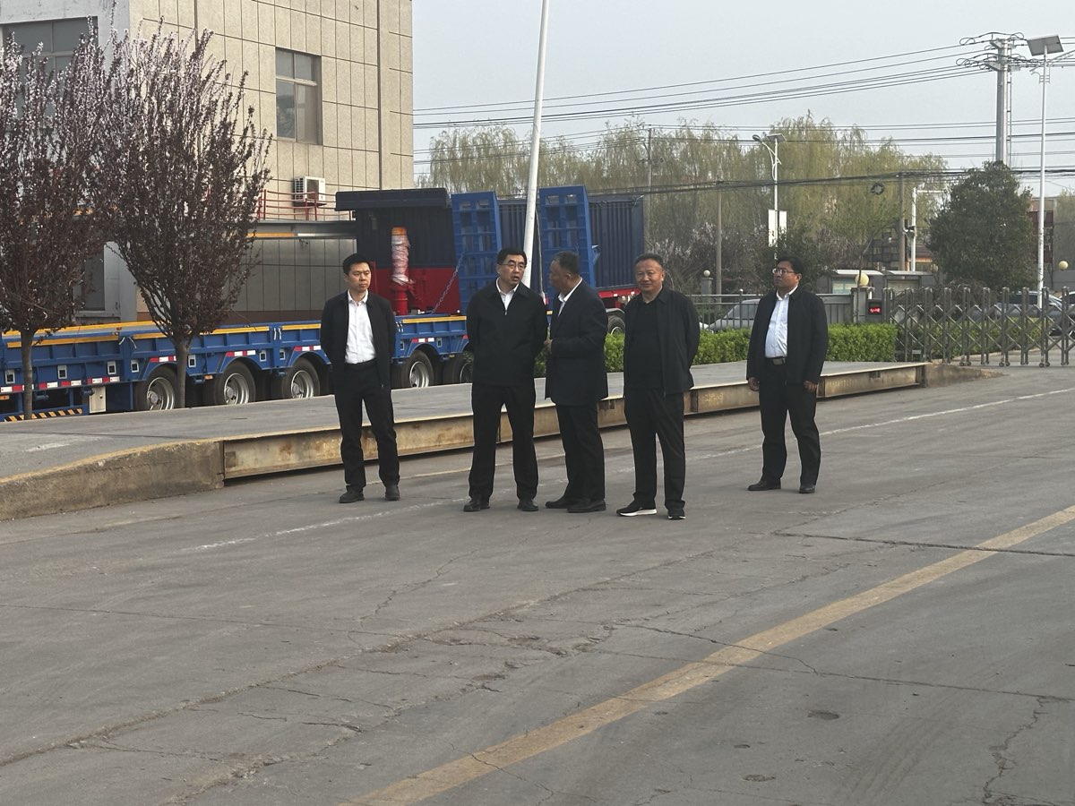 Leaders in discussion